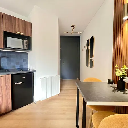 Art Deco Avec Terrasse Aux Portes Du Parc דירה *